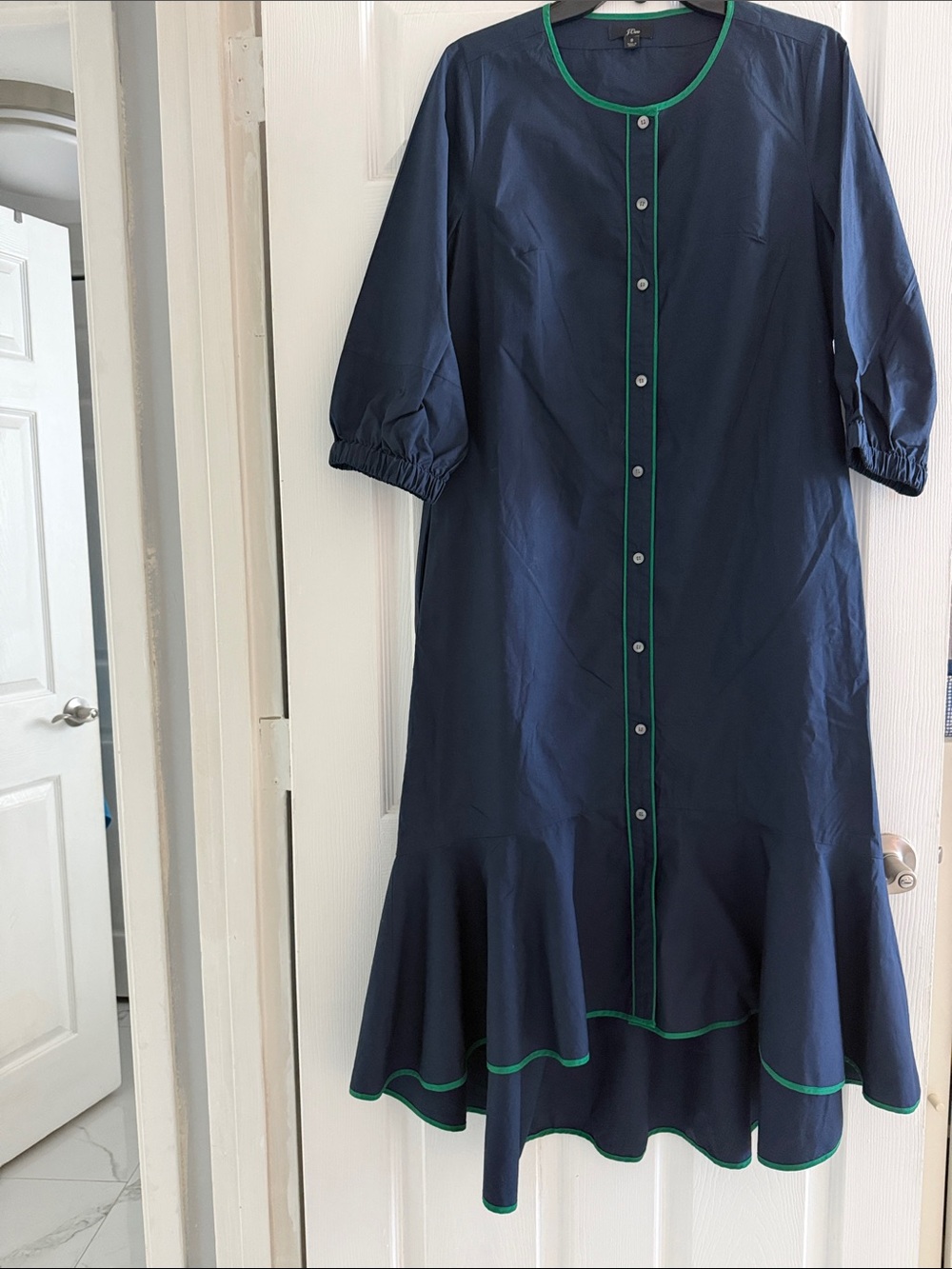 J.Crew Tipped Cotton Poplin Dress in navy blue
SZ: 8
Retail: $199